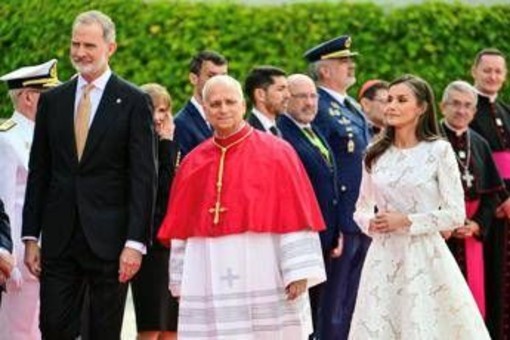 Papa arrivato a Madrid: "Preoccupato per l'Ucraina, va promosso il negoziato" Papa arrivato a Madrid: "Preoccupato per l'Ucraina, va promosso il negoziato"