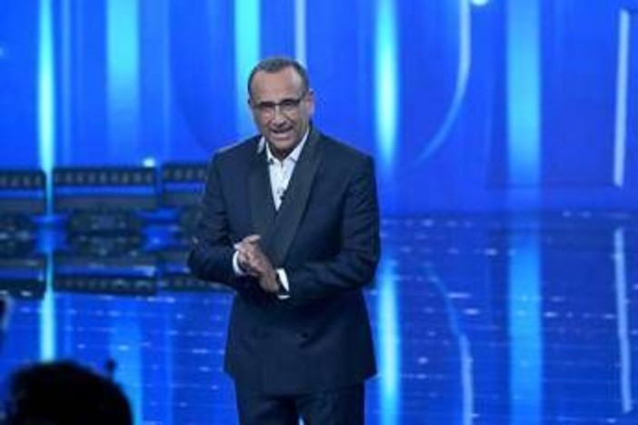 Ascolti tv 14 ottobre, Tale e Quale show si aggiudica la prima serata: tutti i dati Ascolti tv 14 ottobre, Tale e Quale show si aggiudica la prima serata: tutti i dati