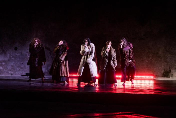 Sbranarsi, il viaggio ancestrale tra corpo e carnalità sbarca al Teatro dell’Ortica