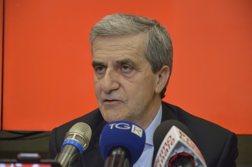 Su permessi e ferie del personale sanitario Locatelli chiarisce: "Garantire la copertura dei servizi assistenziali essenziali" Su permessi e ferie del personale sanitario Locatelli chiarisce: "Garantire la copertura dei servizi assistenziali essenziali"