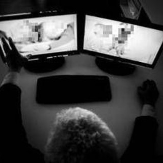 Catania, bidello arrestato per detenzione di materiale pedopornografico: trovate anche foto di alunne