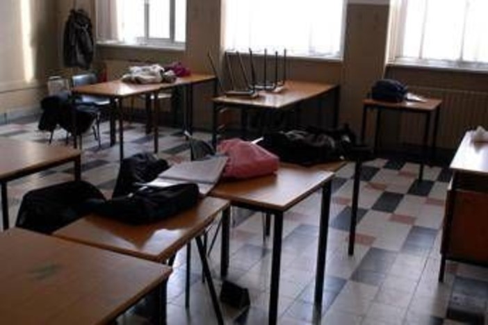 Pisa, 12enne ferita con le forbici da coetanea nei bagni della scuola