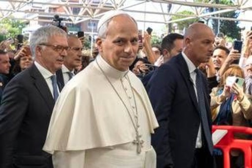 Papa Leone operato per un tumore maligno al polmone: l'intervento e la convalescenza, cosa sappiamo