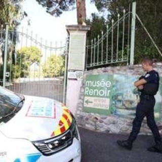 Rubati 4 dipinti di Renoir dal Museo a Cagnes-sur-Mer: valgono 9 milioni di euro, caccia ai ladri Rubati 4 dipinti di Renoir dal Museo a Cagnes-sur-Mer: valgono 9 milioni di euro, caccia ai ladri