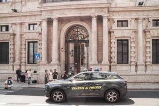 Inchiesta Milano, la rabbia degli inquilini: "Soldi già investiti ma cantieri bloccati, vogliamo risposte" Inchiesta Milano, la rabbia degli inquilini: "Soldi già investiti ma cantieri bloccati, vogliamo risposte"