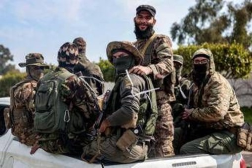 Israele lancia 'avvertimento' alla Siria, 13 morti nei raid