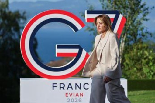 G7, Meloni ritrova Trump: clima disteso dopo le polemiche G7, Meloni ritrova Trump: clima disteso dopo le polemiche