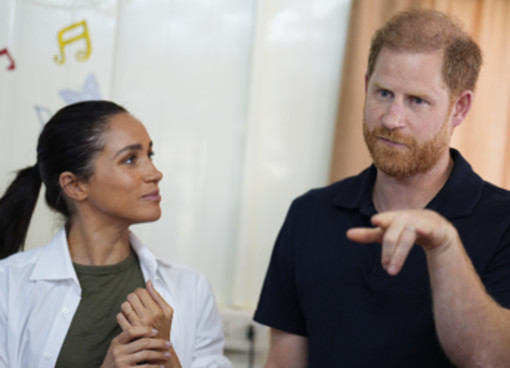 Il viaggio di Harry e Meghan in Gb? "Una commedia degli errori" Il viaggio di Harry e Meghan in Gb? "Una commedia degli errori"