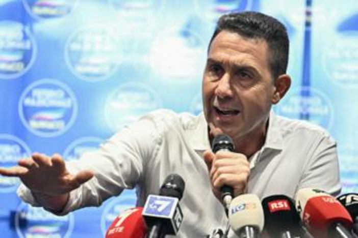 Sondaggio politico, Fratelli d'Italia e Pd giù. Vannacci cresce ancora Sondaggio politico, Fratelli d'Italia e Pd giù. Vannacci cresce ancora