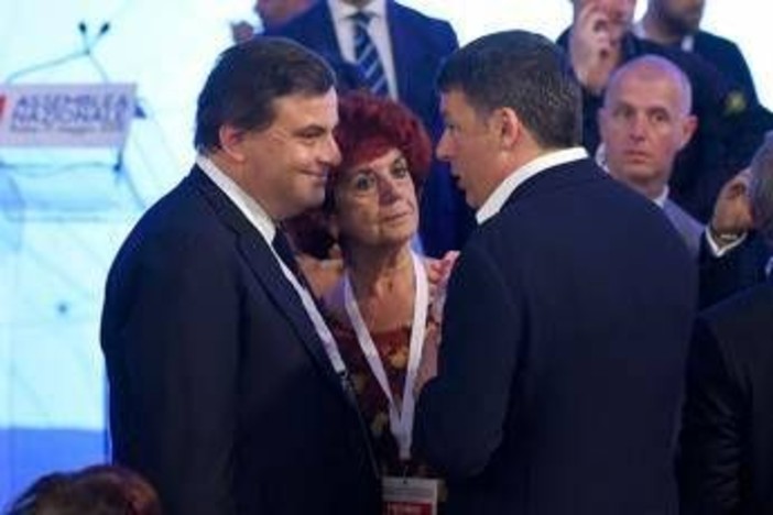 Calenda vs Renzi, scintille per la telefonata a Putin: "Confermo tutto", "Mitomane"