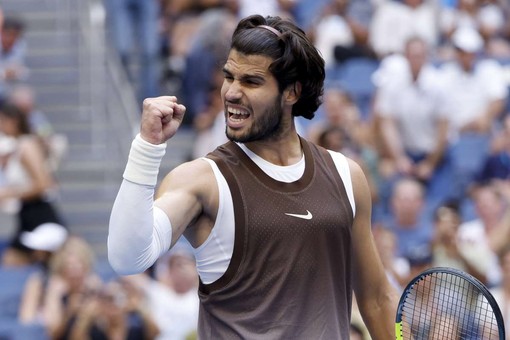 Alcaraz stende Paul ed è ai quarti agli Us Open, ok anche Sabalenka