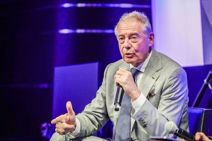 Urso “Prioritario costruire un vero mercato unico Ue dell’Energia” Urso “Prioritario costruire un vero mercato unico Ue dell’Energia”