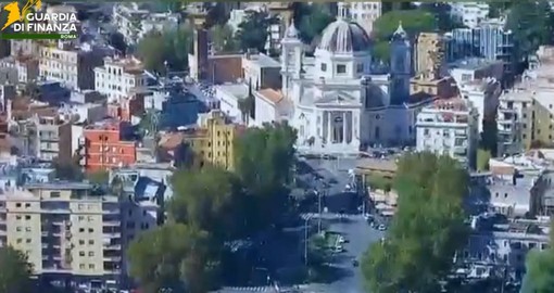 Trovato con 20 kg di cocaina e 100 mila euro, arrestato nell’hinterland romano Trovato con 20 kg di cocaina e 100 mila euro, arrestato nell’hinterland romano