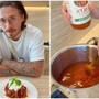 Brooklyn Beckham prepara spaghetti all'arrabbiata, ma i social lo 'bocciano' Brooklyn Beckham prepara spaghetti all'arrabbiata, ma i social lo 'bocciano'
