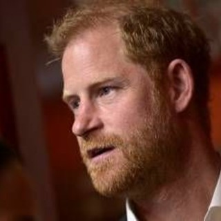 Harry e ritorno in Gb, il retroscena: duca di Sussex è ancora arrabbiato e vuole le scuse della famiglia Harry e ritorno in Gb, il retroscena: duca di Sussex è ancora arrabbiato e vuole le scuse della famiglia