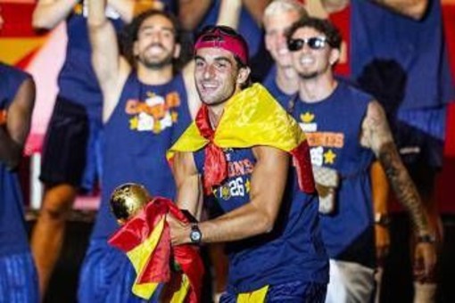 Il 'segreto' di Ferran Torres: "Appena sveglio mi immergo per un minuto in acqua fredda" Il 'segreto' di Ferran Torres: "Appena sveglio mi immergo per un minuto in acqua fredda"