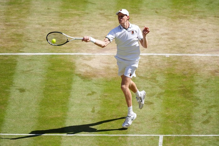 Sinner batte Struff e vola in semifinale a Wimbledon Sinner batte Struff e vola in semifinale a Wimbledon