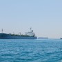 Petroliera colpita da tre proiettili nello Stretto di Hormuz, nessuna vittima