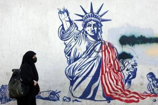Iran, Trump boccia i negoziati: "Non sono contento". Attacco più vicino, i segnali Iran, Trump boccia i negoziati: "Non sono contento". Attacco più vicino, i segnali