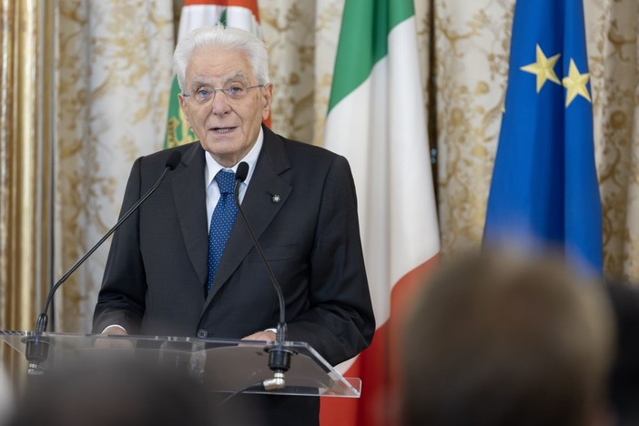 Carceri, Mattarella “Insostenibile il sovraffollamento, un’emergenza i suicidi” / Video