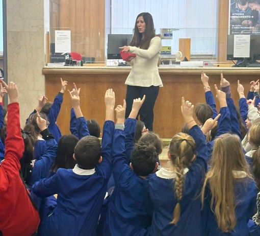 Banca del Fucino, coinvolti oltre 400 bambini nel progetto “Bancari per un giorno” Banca del Fucino, coinvolti oltre 400 bambini nel progetto “Bancari per un giorno”