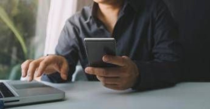 Boom prezzi petrolio e bollette, Ue 'raccomanda' smart working