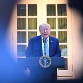 Iran, Trump: "Pronto a incontrare Pezeshkian ma anche a far saltare tutto in aria" Iran, Trump: "Pronto a incontrare Pezeshkian ma anche a far saltare tutto in aria"
