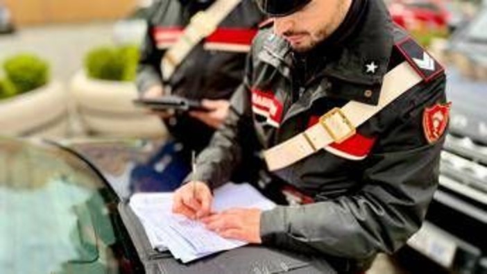 Roma, 14enne alla guida di auto a noleggio rubata: non si ferma all'alt e provoca incidente Roma, 14enne alla guida di auto a noleggio rubata: non si ferma all'alt e provoca incidente