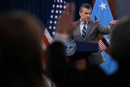 Iran, Hegseth: "Europa smetta conferenze su Hormuz e si metta in mare"