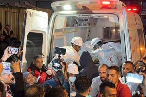 Ambulanze colpite nella Striscia di Gaza, Idf ammette: &quot;Avevano le luci accese&quot;