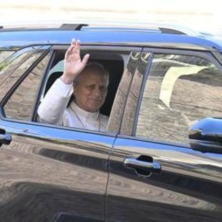 Papa Leone operato, pneumologo: "Se adenocarcinoma è localizzato, intervento può essere risolutivo" Papa Leone operato, pneumologo: "Se adenocarcinoma è localizzato, intervento può essere risolutivo"