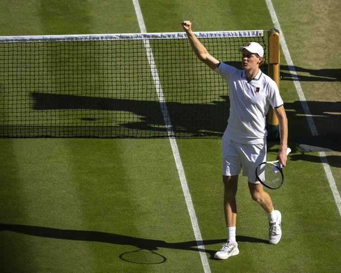 Sinner ai quarti di Wimbledon, battuto il giapponese Mochizuki Sinner ai quarti di Wimbledon, battuto il giapponese Mochizuki