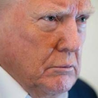 Iran, Trump minaccia: &quot;Faremo saltare in aria centrifughe nucleari con le buone o le cattive&quot;