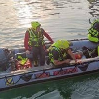Pavia, 16enne disperso nel Po: riprendono le ricerche, da Roma sonar per i bassi fondali Pavia, 16enne disperso nel Po: riprendono le ricerche, da Roma sonar per i bassi fondali