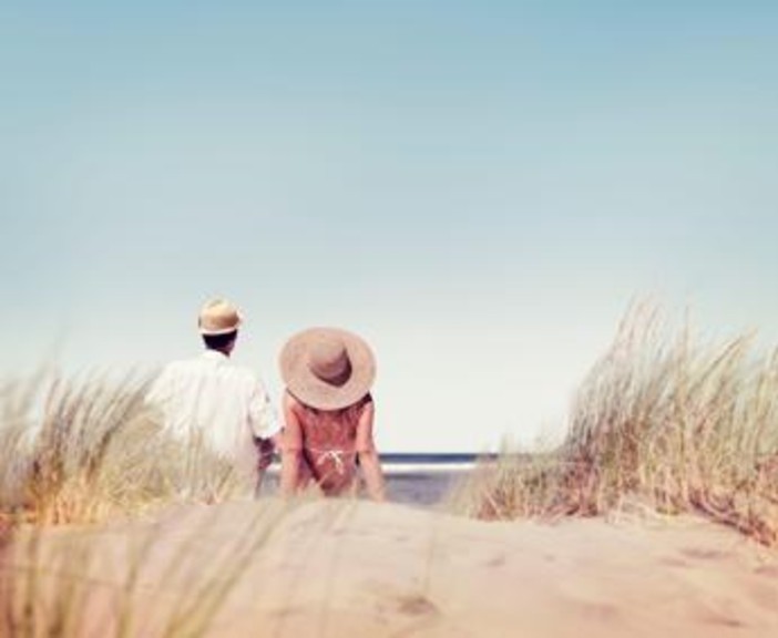 "Sole non causa melanoma", bufera su nutrizionista-oncologa Rasio. Dermatologi: "Mistificazione e follia" "Sole non causa melanoma", bufera su nutrizionista-oncologa Rasio. Dermatologi: "Mistificazione e follia"