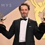 Emmy 2026, 14 premi a 'Widow's Bay'. Matthew Rhys e Jean Smart scrivono la storia Emmy 2026, 14 premi a 'Widow's Bay'. Matthew Rhys e Jean Smart scrivono la storia