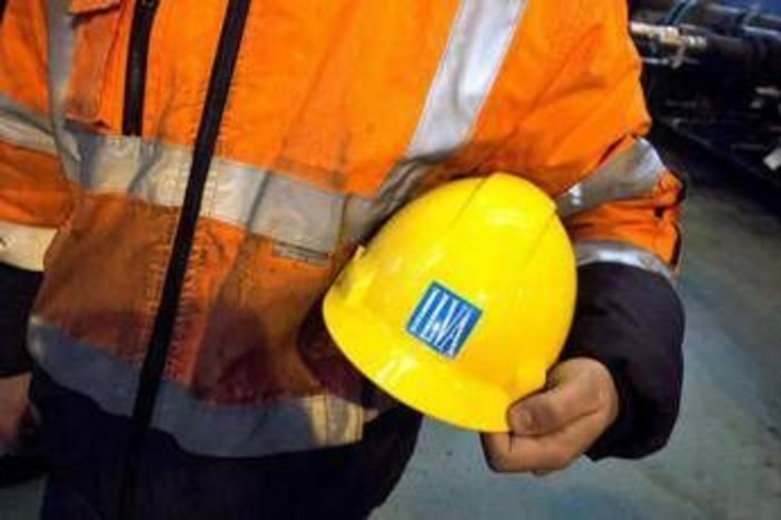 Ex Ilva Taranto, operaio cade dall'alto e muore durante controllo