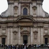 Roma, cadono lastre di impalcatura da chiesa Sant'Ignazio: ferita 16enne in gita