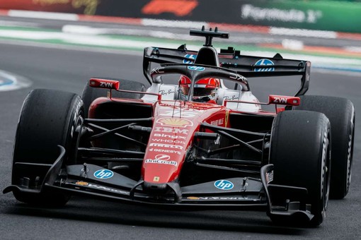 Leclerc protagonista al venerdì in Messico, bene Mercedes e McLaren Leclerc protagonista al venerdì in Messico, bene Mercedes e McLaren