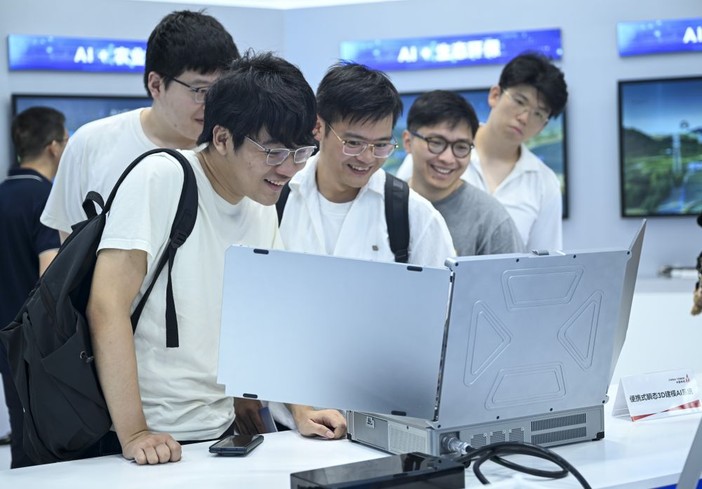 Cina, gli utenti dell’IA generativa superano quota 700 milioni Cina, gli utenti dell’IA generativa superano quota 700 milioni