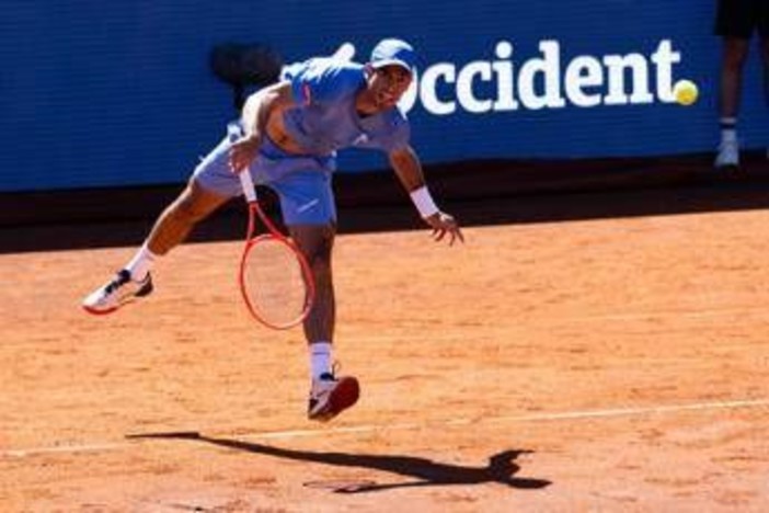 Borges serve dal basso sul match point, Etcheverry 'offeso'. E Barcellona fischia Borges serve dal basso sul match point, Etcheverry 'offeso'. E Barcellona fischia