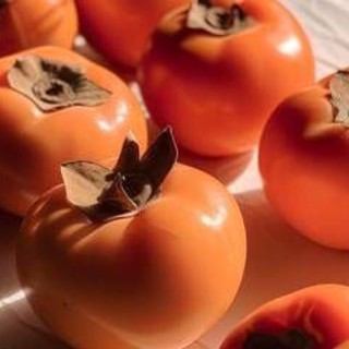 Non solo dolci: tutti i benefici dei cachi che devi conoscere Non solo dolci: tutti i benefici dei cachi che devi conoscere