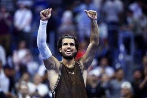 Us Open, Carlos Alcaraz soffre ma rimonta e batte Jaime Faria: è terzo turno Us Open, Carlos Alcaraz soffre ma rimonta e batte Jaime Faria: è terzo turno