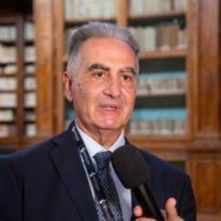 Ai, neurochirurgo Catapano: "Cambia cure e rapporto con i pazienti"