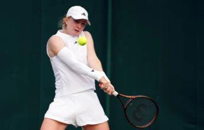Tennista serve e sviene in campo: paura a Bogotà - Video