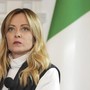 Il giornalista Ojetti: "Elicottero di Stato per Meloni all'Argentario?". Palazzo Chigi smentisce: "È arrivata in auto"