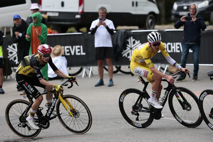 O’Connor vince sul Col de la Loze, Pogacar allunga su Vingegaard O’Connor vince sul Col de la Loze, Pogacar allunga su Vingegaard