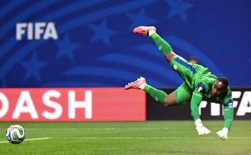 Mondiali, Mpasi show nel primo tempo contro l'Inghilterra: chi è il portiere del Congo