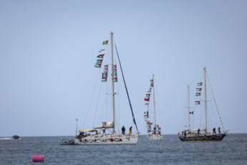 Flotilla, trasferiti a Bengasi i due attivisti italiani: trattati come possibili clandestini Flotilla, trasferiti a Bengasi i due attivisti italiani: trattati come possibili clandestini