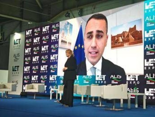 Iran, Di Maio: "Lavorare a de-escalation, sostenere Paesi Golfo"